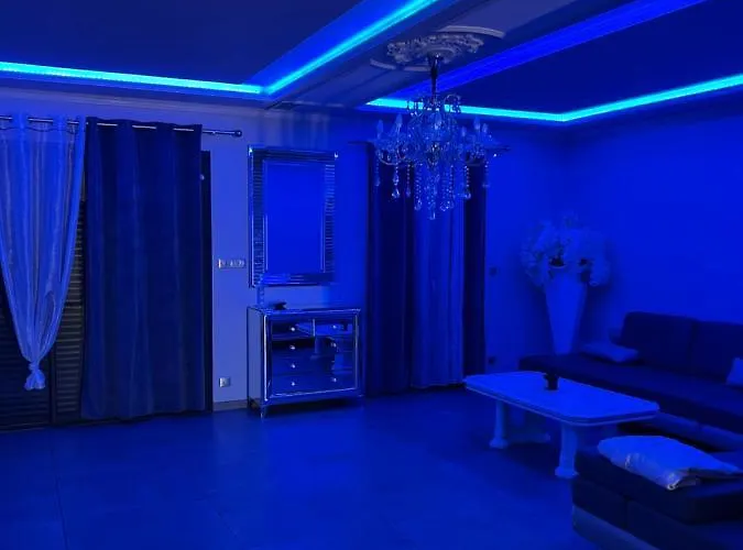 Maison Avec Picine Holiday home *